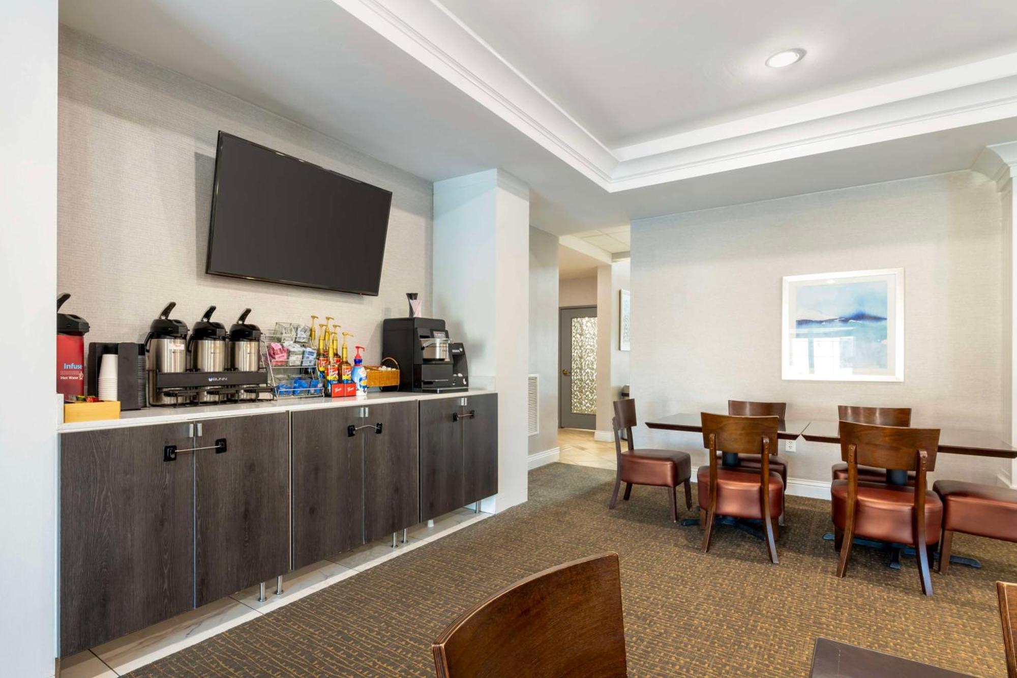 Best Western Plus Appleton Airport Mall Hotel Extérieur photo
